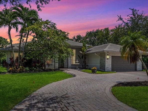 4911 NW 96th Dr, Coral Springs FL 33076