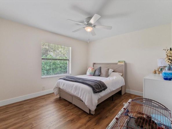 4911 NW 96th Dr, Coral Springs FL 33076