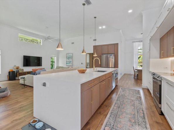 4911 NW 96th Dr, Coral Springs FL 33076