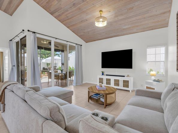 30 Selby Lane, Palm Beach Gardens FL 33418