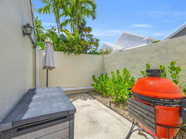 30 Selby Lane, Palm Beach Gardens FL 33418