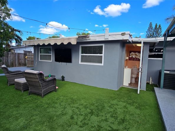 1211 NW 50th Ave, Lauderhill FL 33313