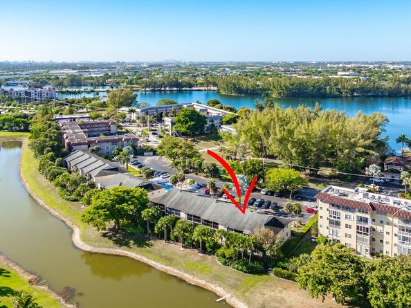 4040 Crystal Lake Dr 202, Deerfield Beach FL 33064