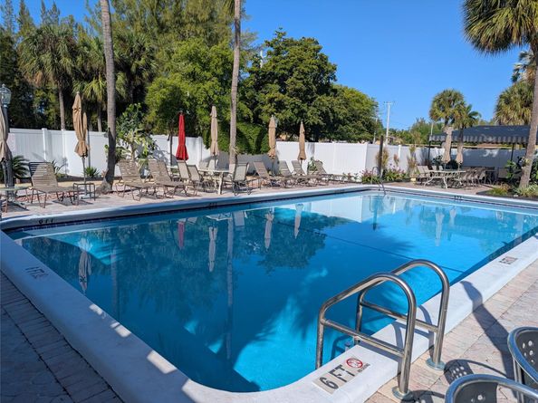 4040 Crystal Lake Dr 202, Deerfield Beach FL 33064