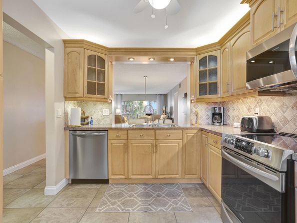 4040 Crystal Lake Dr 202, Deerfield Beach FL 33064