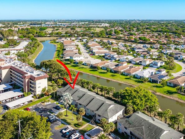 4040 Crystal Lake Dr 202, Deerfield Beach FL 33064