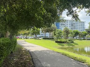 4001 Hillcrest Dr 1012, Hollywood FL 33021