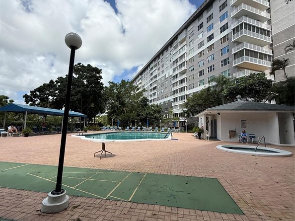 4001 Hillcrest Dr 1012, Hollywood FL 33021