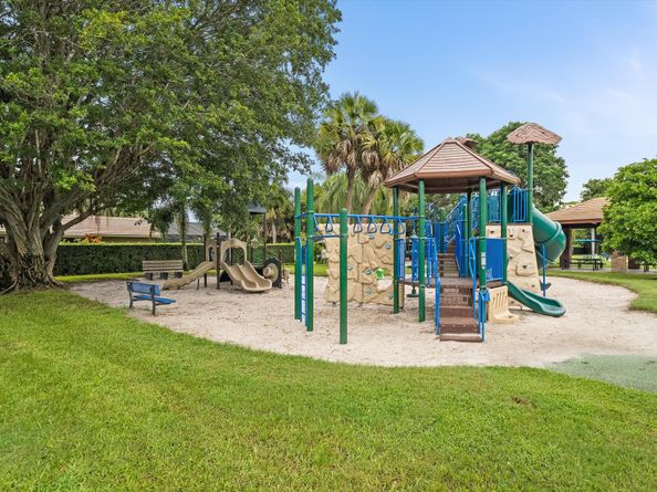 427 Glenbrook Drive, Atlantis FL 33462