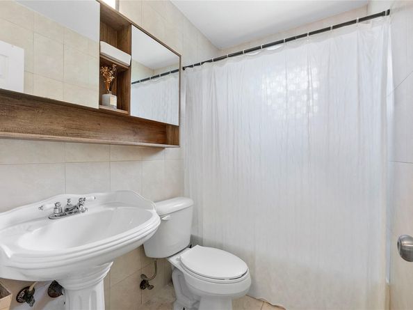 1130 NW 42nd Ct, Oakland Park FL 33309