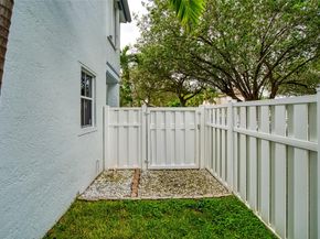 7515 NW 3rd St, Plantation FL 33317