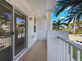 1247 Via De Fossi, Boynton Beach FL 33426