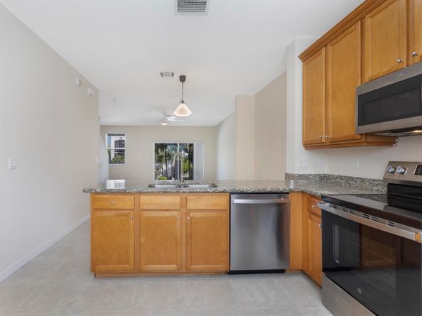 1247 Via De Fossi, Boynton Beach FL 33426