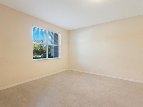 1247 Via De Fossi, Boynton Beach FL 33426