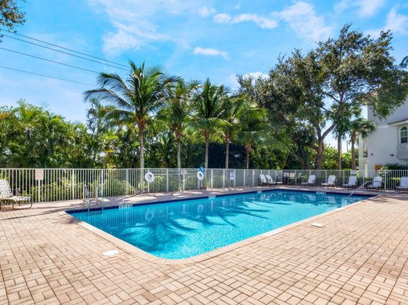 1247 Via De Fossi, Boynton Beach FL 33426