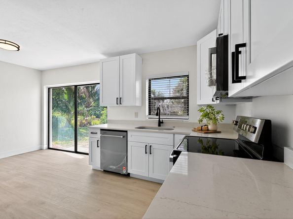 115 N 11th St, Lantana FL 33462