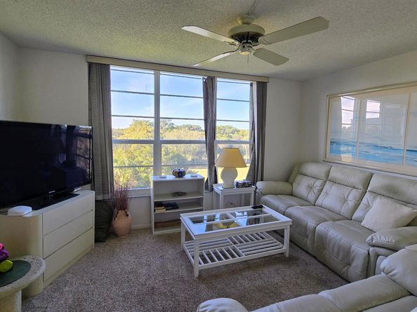 575 Oaks Lane 509, Pompano Beach FL 33069