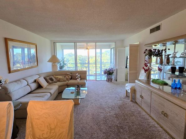 575 Oaks Lane 509, Pompano Beach FL 33069