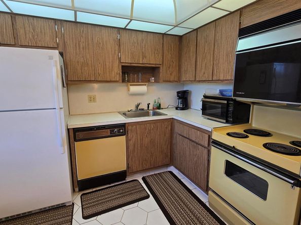 575 Oaks Lane 509, Pompano Beach FL 33069