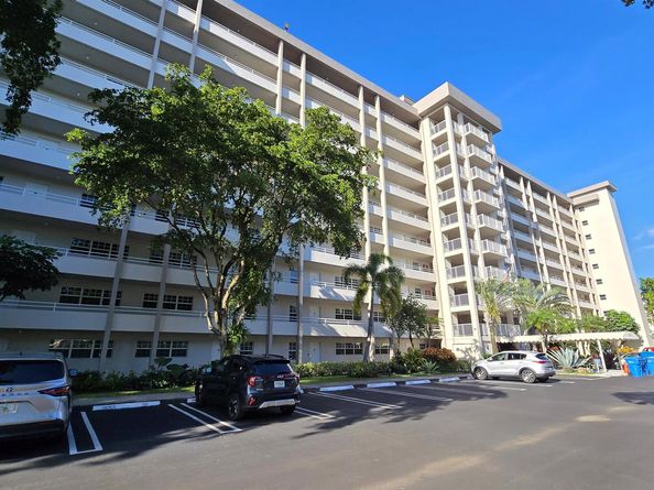 575 Oaks Lane 509, Pompano Beach FL 33069