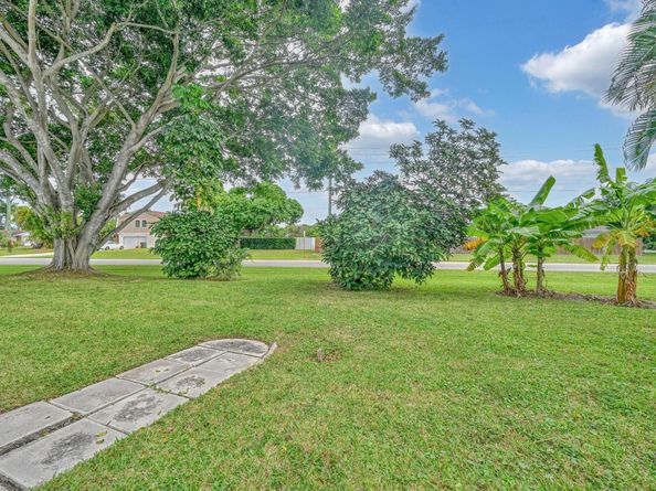 6127 Rainbow Circle, Greenacres FL 33463