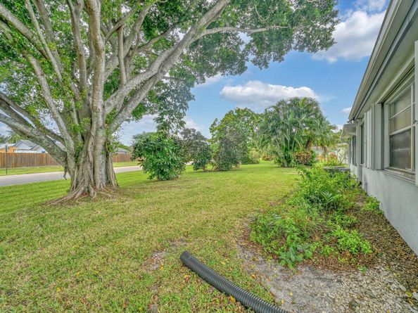 6127 Rainbow Circle, Greenacres FL 33463