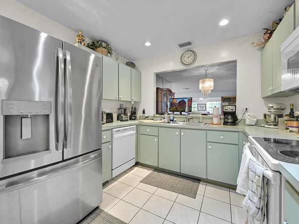 6127 Rainbow Circle, Greenacres FL 33463