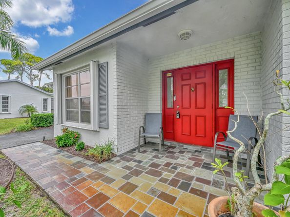 6127 Rainbow Circle, Greenacres FL 33463