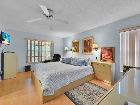 6127 Rainbow Circle, Greenacres FL 33463