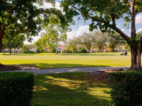 48 Ironwood Way N, Palm Beach Gardens FL 33418