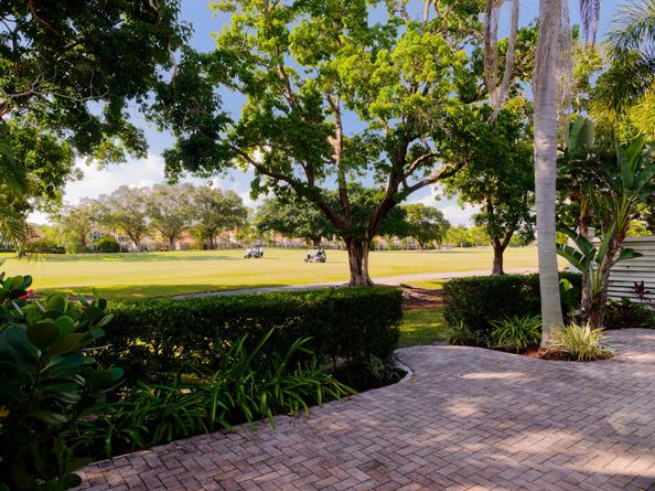 48 Ironwood Way N, Palm Beach Gardens FL 33418