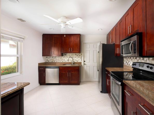 48 Ironwood Way N, Palm Beach Gardens FL 33418