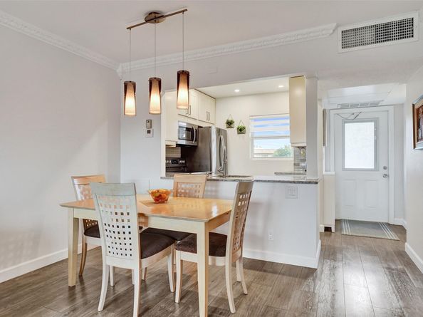 3405 NW 48th Ave 611, Lauderdale Lakes FL 33319