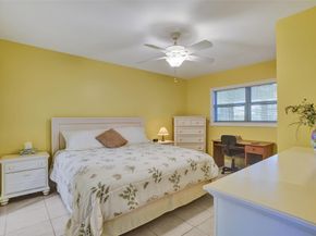 3405 NW 48th Ave 611, Lauderdale Lakes FL 33319