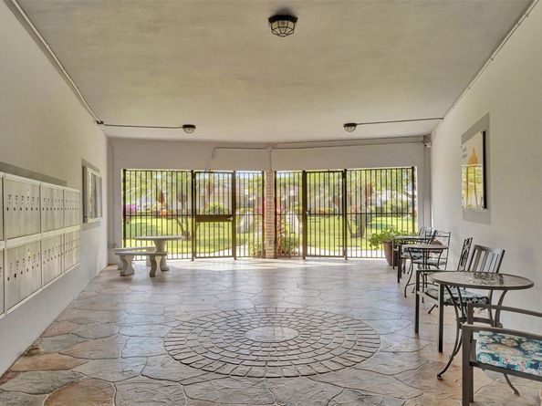 3405 NW 48th Ave 611, Lauderdale Lakes FL 33319