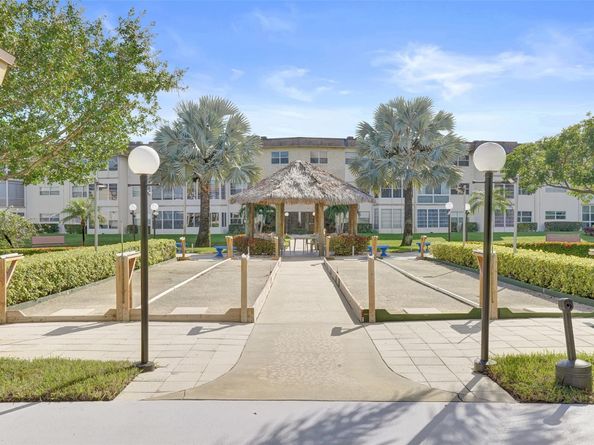 3405 NW 48th Ave 611, Lauderdale Lakes FL 33319