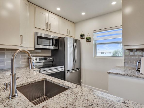 3405 NW 48th Ave 611, Lauderdale Lakes FL 33319