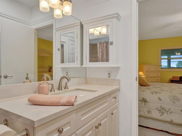 3405 NW 48th Ave 611, Lauderdale Lakes FL 33319