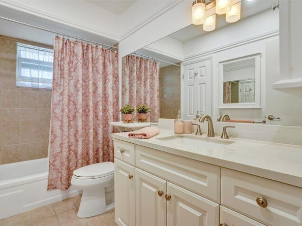 3405 NW 48th Ave 611, Lauderdale Lakes FL 33319