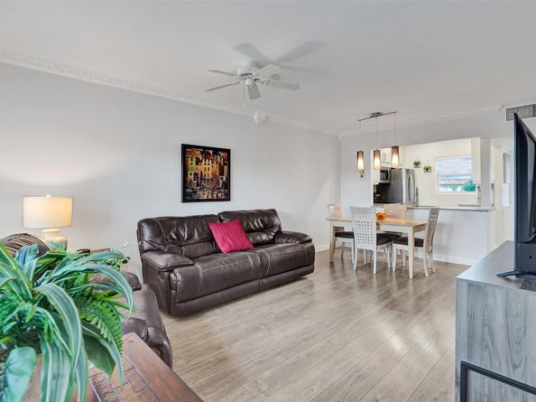 3405 NW 48th Ave 611, Lauderdale Lakes FL 33319