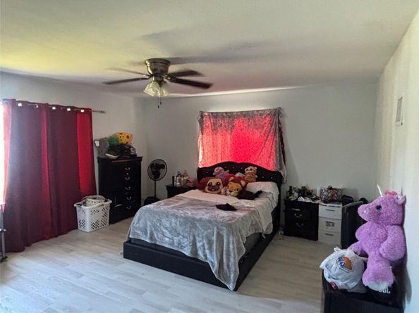 935 NE 33rd St, Oakland Park FL 33334