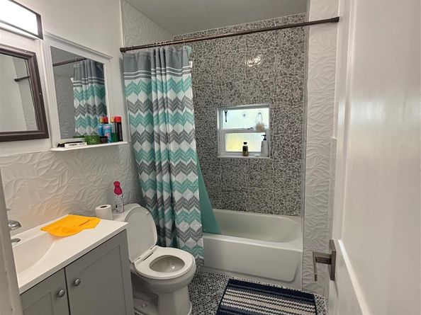 935 NE 33rd St, Oakland Park FL 33334