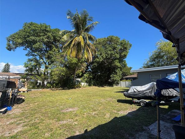 935 NE 33rd St, Oakland Park FL 33334