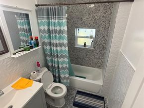 935 NE 33rd St, Oakland Park FL 33334