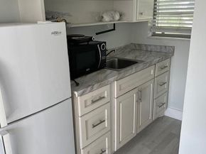 935 NE 33rd St, Oakland Park FL 33334