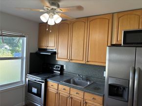 935 NE 33rd St, Oakland Park FL 33334