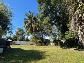 935 NE 33rd St, Oakland Park FL 33334