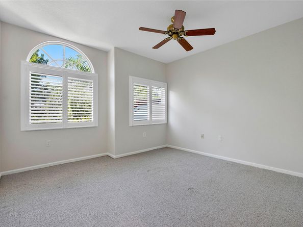 576 W Palm Aire Dr, Pompano Beach FL 33069