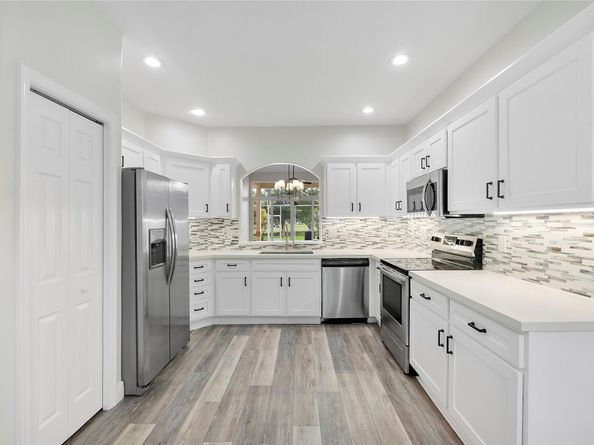 576 W Palm Aire Dr, Pompano Beach FL 33069