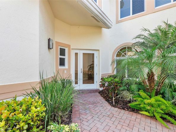 576 W Palm Aire Dr, Pompano Beach FL 33069